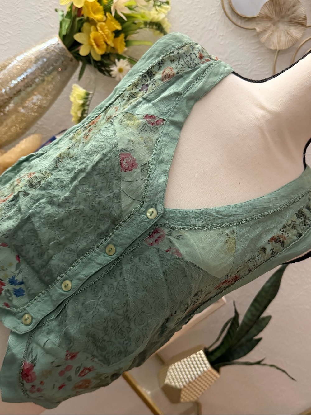 SAS Vintage Embroidered Floral Lace Button-Front Camisole - Picture 2 of 6